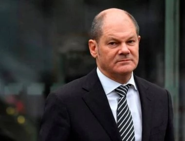 DW: Η ελάφρυνση του χρέους θα σημάνει πιο σκληρή επιτροπεία για την Ελλάδα